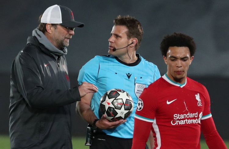 英超前瞻：西汉姆状态回勇盼继续抢分，利物浦欲止连败颓势（英超前瞻：西汉姆回暖力争再取积分，利物浦力求止住连败）