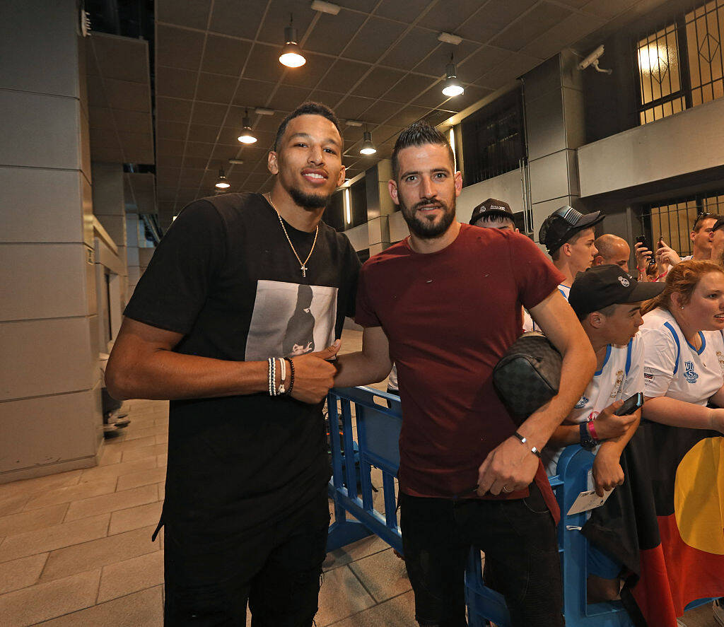 戴拇指护具打球！弗拉格：竞技体育不需要借口 这对球感没影响（戴着拇指护具也能打球，弗拉格：竞技不讲借口，球感照常）