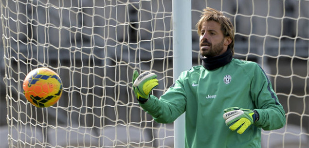 三分弹无虚发！陈林坚加盟山东首秀三分5中5得到19分（首秀神准！陈林坚为山东三分5投全中砍下19分）