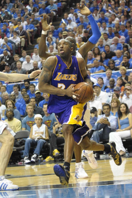 快问快答：C罗倒钩进球。（极速问答：C罗上演倒钩破门）