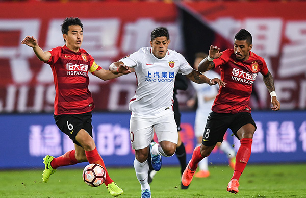 解说员：当年内维尔和我一起解说，托雷斯进球时他发出了怪声（解说员回忆：与内维尔同台时，托雷斯破门他突然发出怪叫）