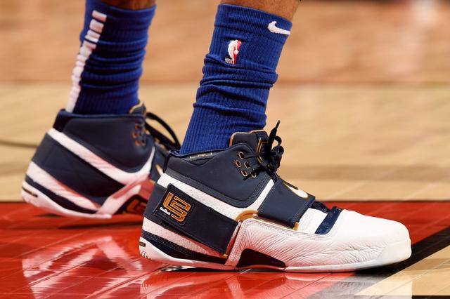 上海女排直落三局淘汰河南女排，朱婷遗憾止步八强（上海女排3-0完胜河南，朱婷遗憾止步八强）