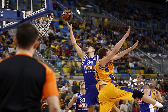 16岁的天空：多特蒙德超新星阿尔伯特本轮青年欧冠集锦（16岁天才高光时刻：多特蒙德新星阿尔伯特本轮青年欧冠集锦）