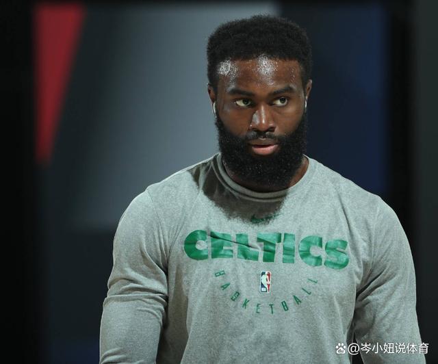 英媒：为抵抗巴萨的兴趣，拜仁将为凯恩提供一份打破限制政策的合同（英媒：为应对巴萨挖角，拜仁计划向凯恩递上破例合约）