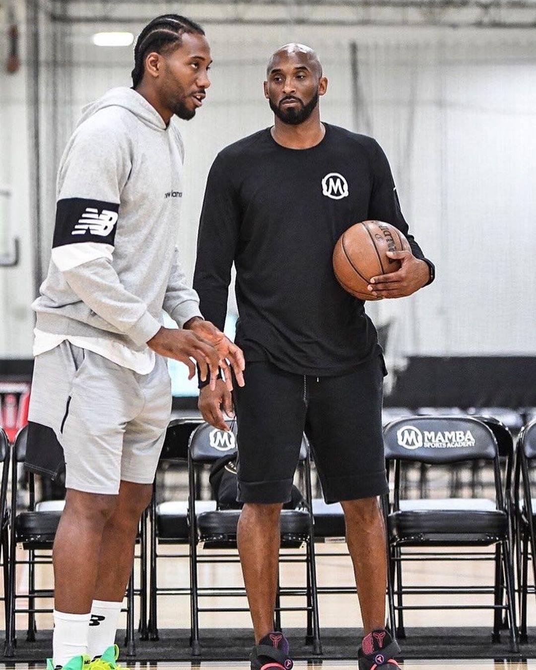 2025巴甲33轮：罗尼双响，公鸡客场逆转击溃狮子（2025巴甲第33轮：罗尼梅开二度，公鸡客场逆转大胜狮子）