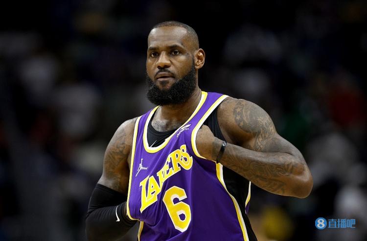 36岁哈登仍具备超强战力！场均26+8多队关注 两举措无愧暖心偶像（36岁哈登战力不减：场均26+8获多队青睐，两大善举尽显暖心偶像风范）