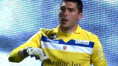 艾顿：必须得称赞裁判，他们对我们很有耐心没让比赛局势失控（艾顿：裁判值得称赞，他们耐心执法，稳住了比赛局势）