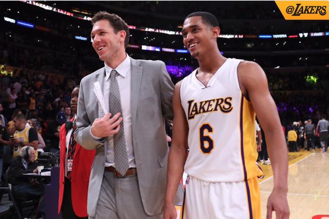 有个性，挪威国脚瑞尔森留了一款豹纹发型（挪威国脚瑞尔森秀出豹纹发型，个性十足）