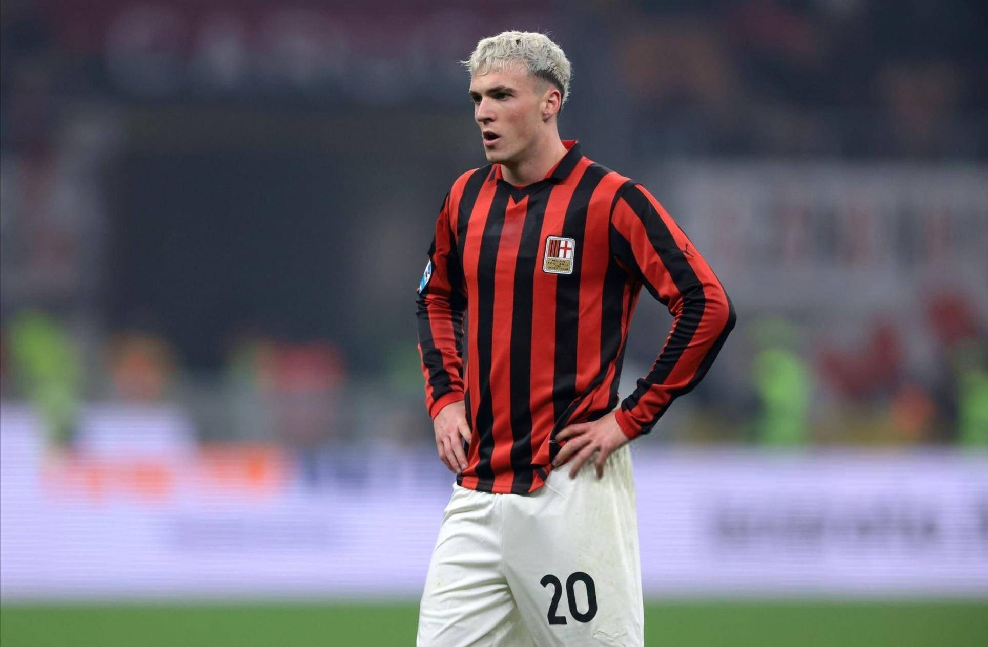 邓弗里斯：希望两到三周内复出，我们的球队就像一个大家庭（邓弗里斯：力争两三周内回归，球队就像一家人）