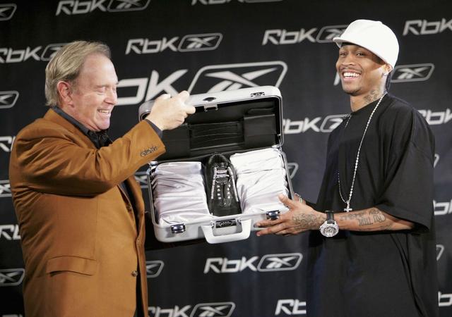 勇士球队助攻率高，全队配合默契（勇士传导球高效，团队协作默契）