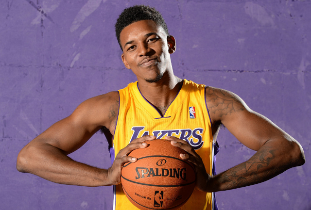 足协杯官方发布决赛纪念产品：纪念徽章38元，围巾58元（足协杯官方上架决赛纪念周边：徽章38元、围巾58元）