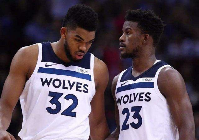 二人再配合！威金顿三分线直接抛传 徐昕顺下隔着邹阳空接摁进！